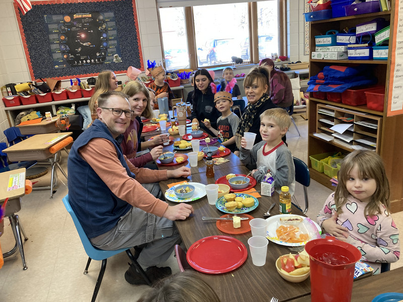 Kindergarten-1st Grade Thanksgiving - Photo Number 3